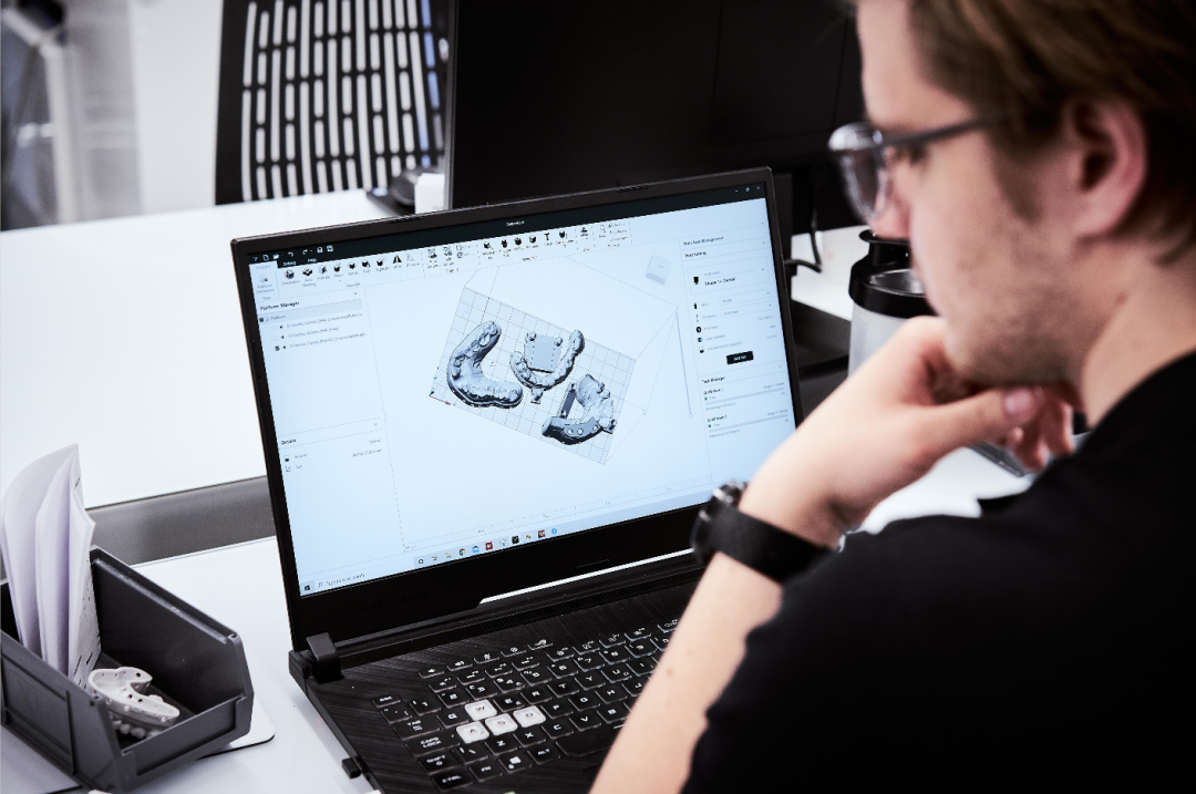 案例故事丨英國Qlab齒科實驗室：使用RAYSHAPE齒科解決方案加倍提高生產力